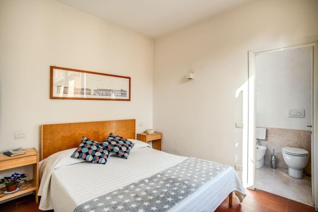 Charming House By The Colosseum Apartment Rome