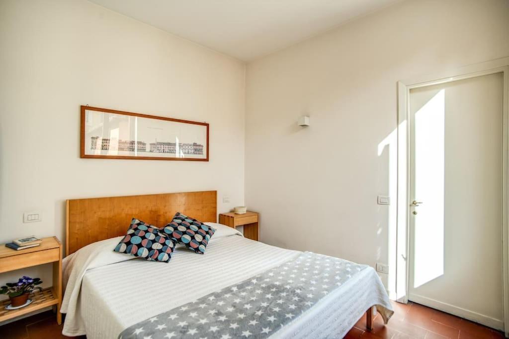 Apartment Charming House By The Colosseum Rome