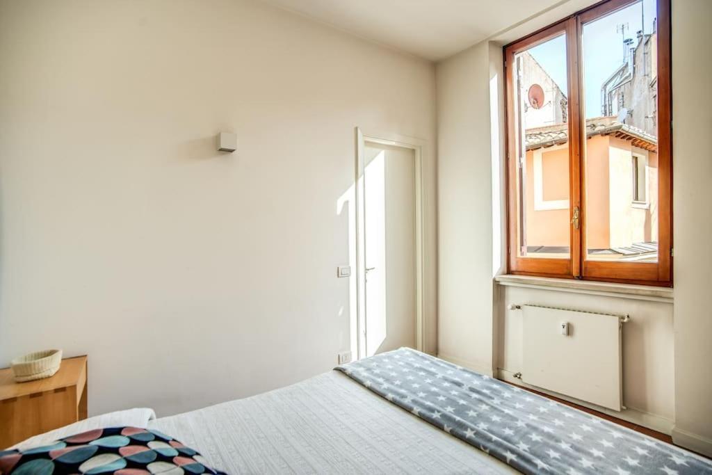 Charming House By The Colosseum Apartment Rome