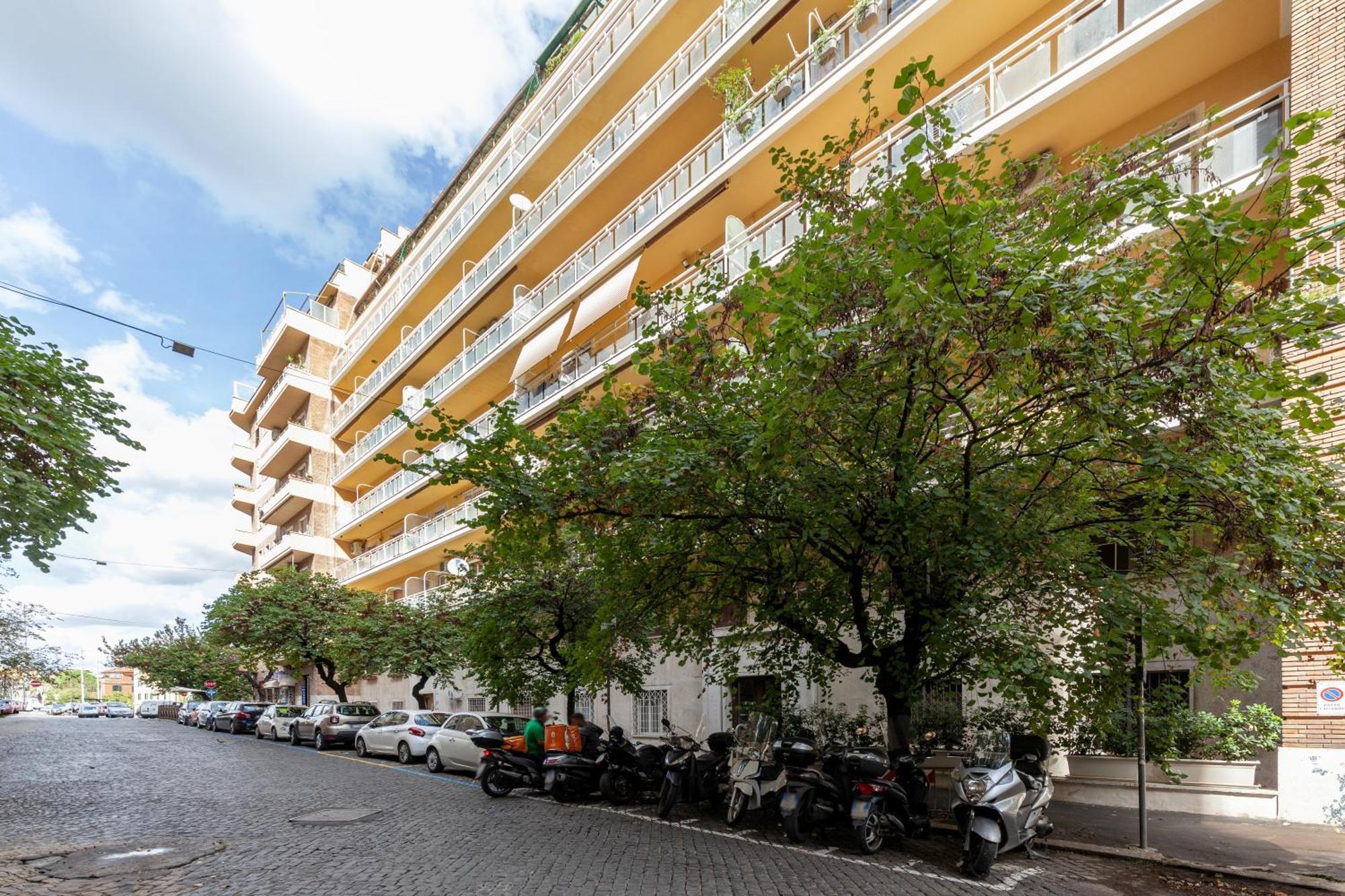 Hostly-wood And Colors Midtown-just 7min To Colosseum * Rome