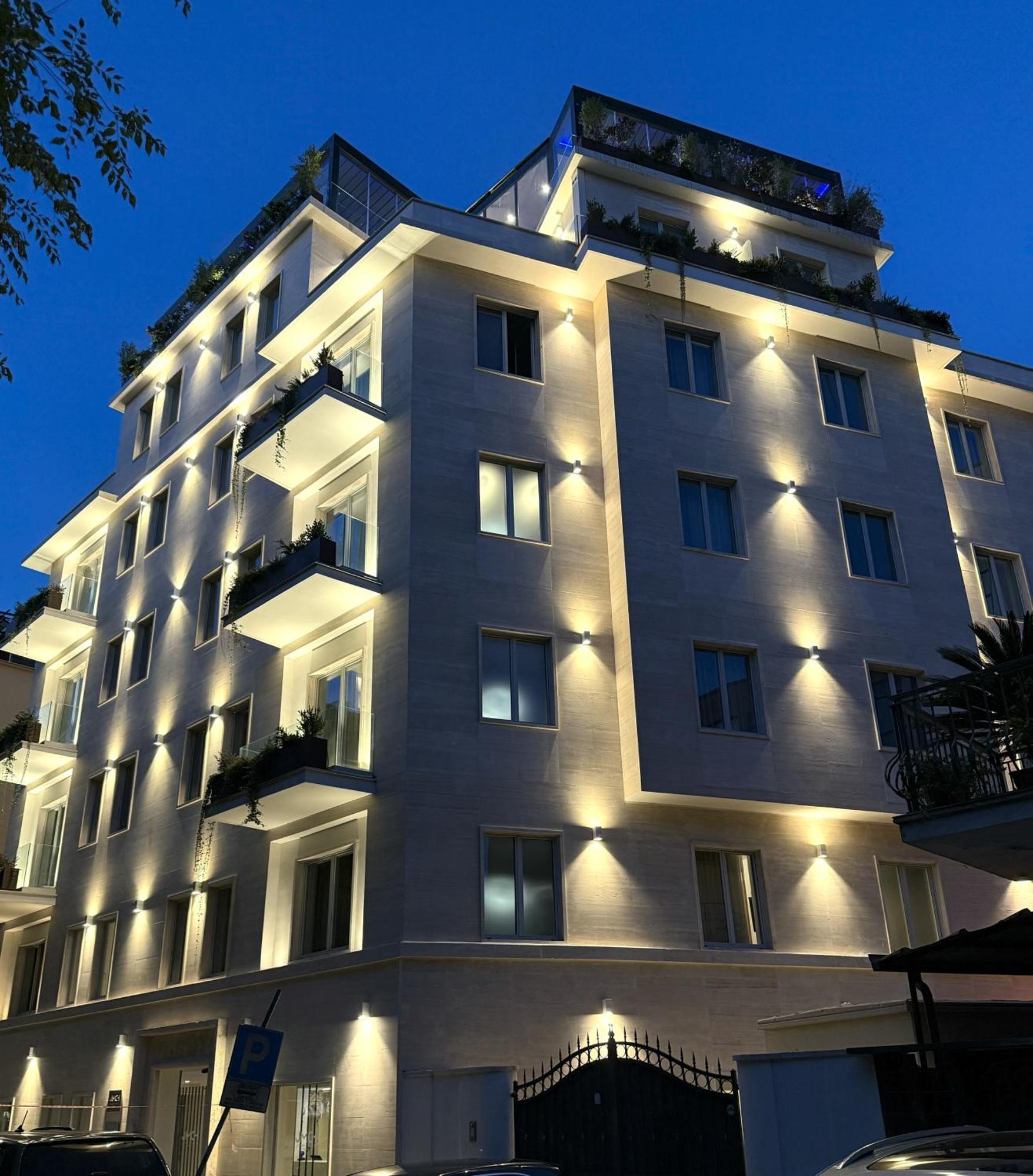 J Maluni 4* Rome
