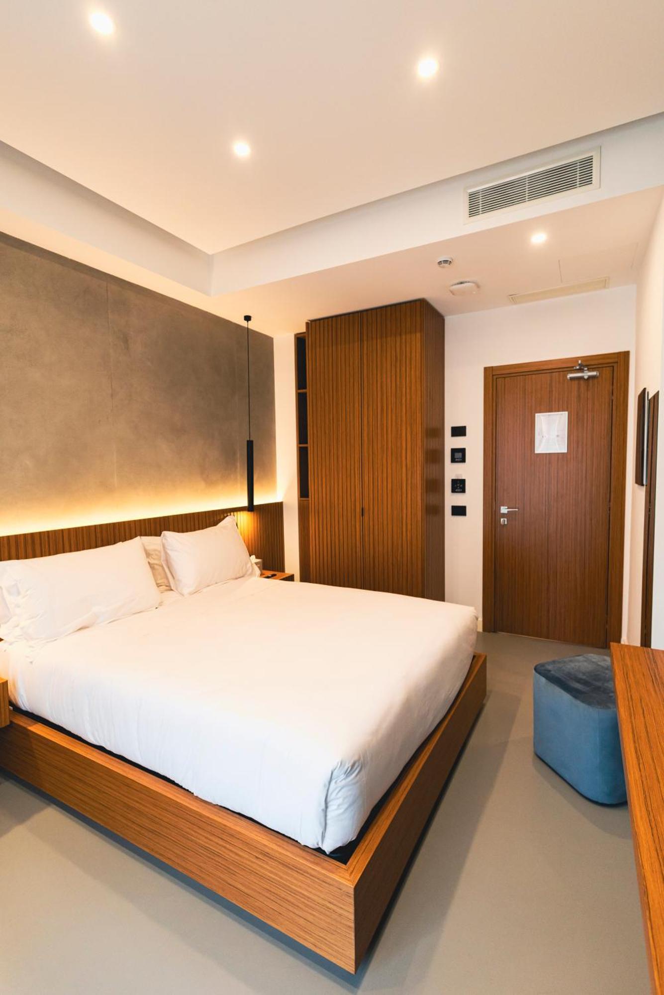 J Maluni 4* Rome