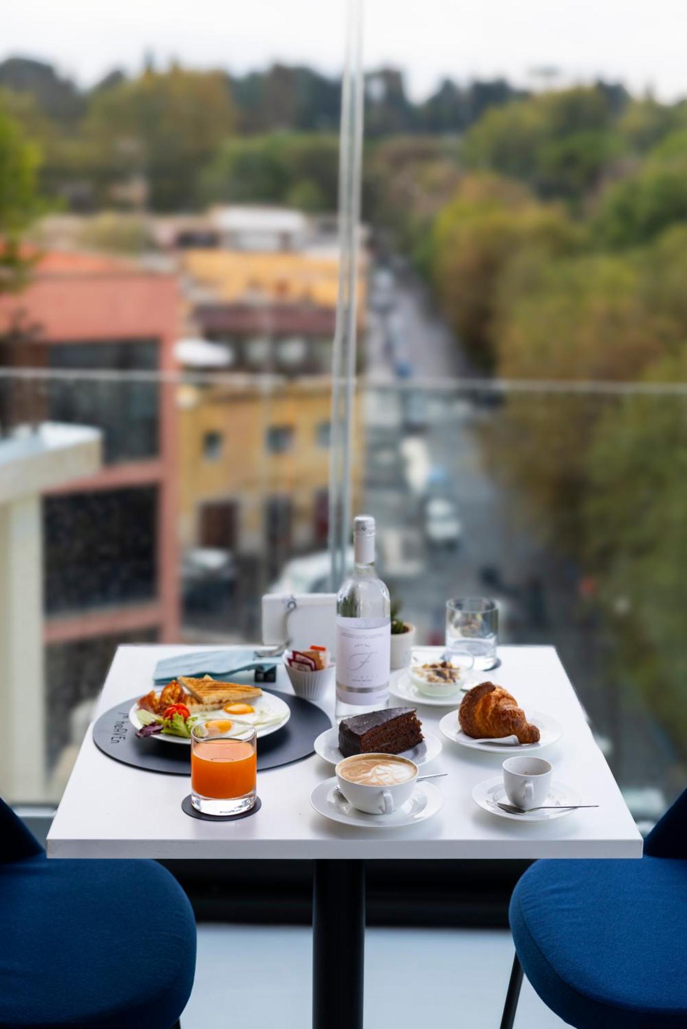 J Maluni Hotel Rome