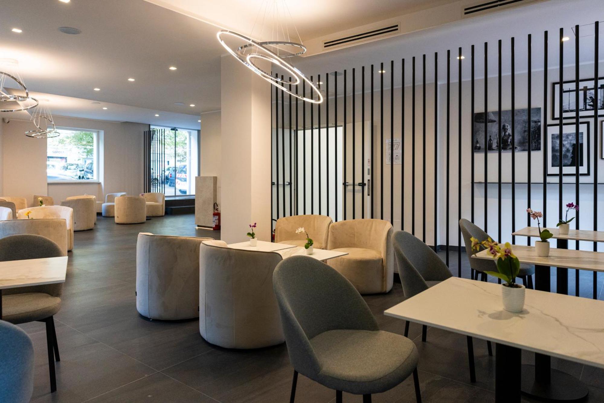 J Maluni Hotel Rome