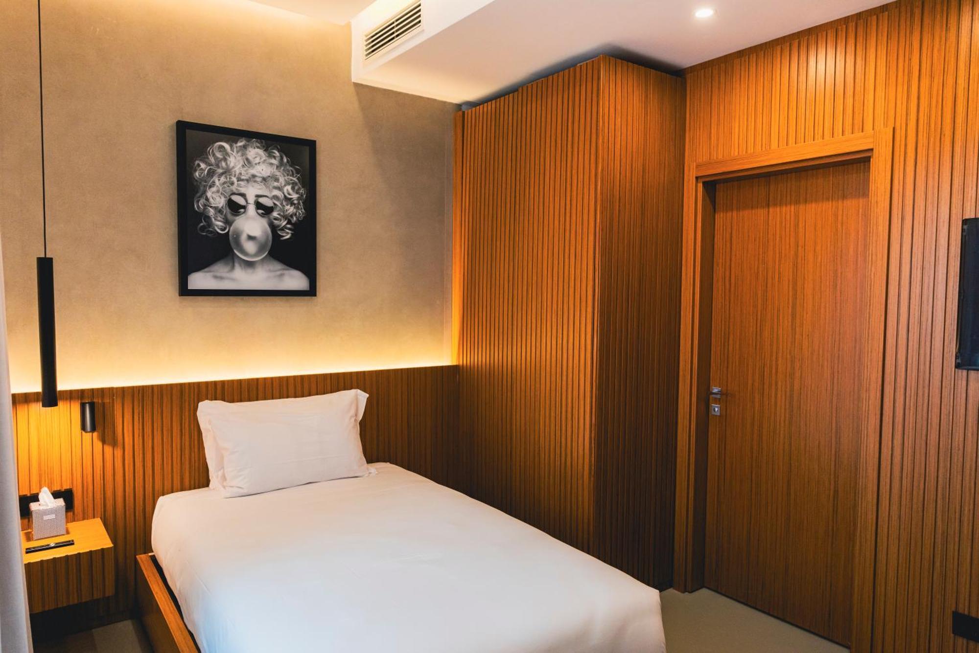 Hotel J Maluni Rome