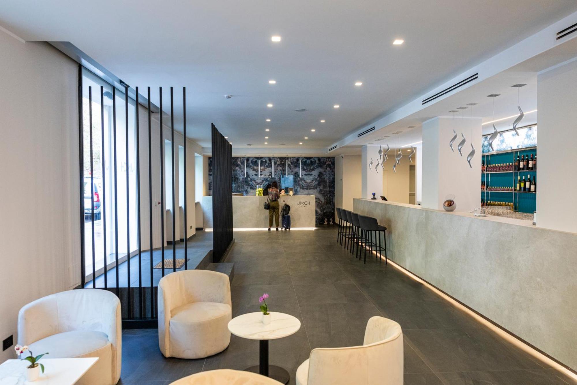 J Maluni Hotel Rome