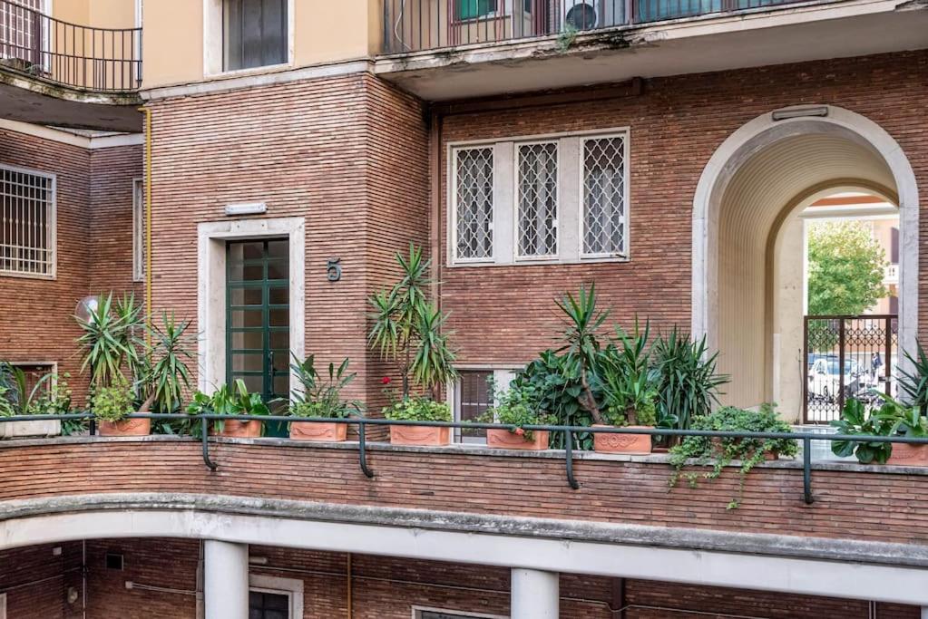 Appartamento Ristrutturato A Palazzo Federici Piazza Bologna *