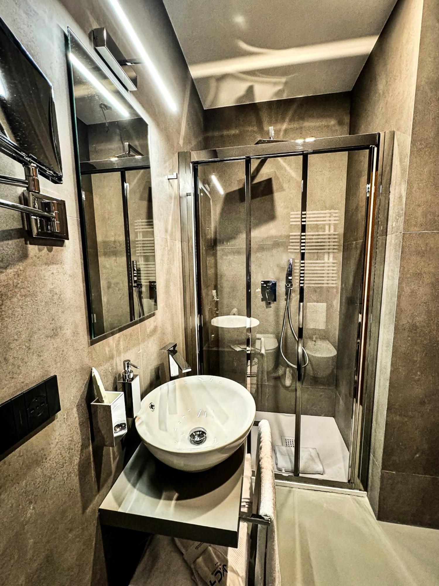 J Maluni Hotel Rome