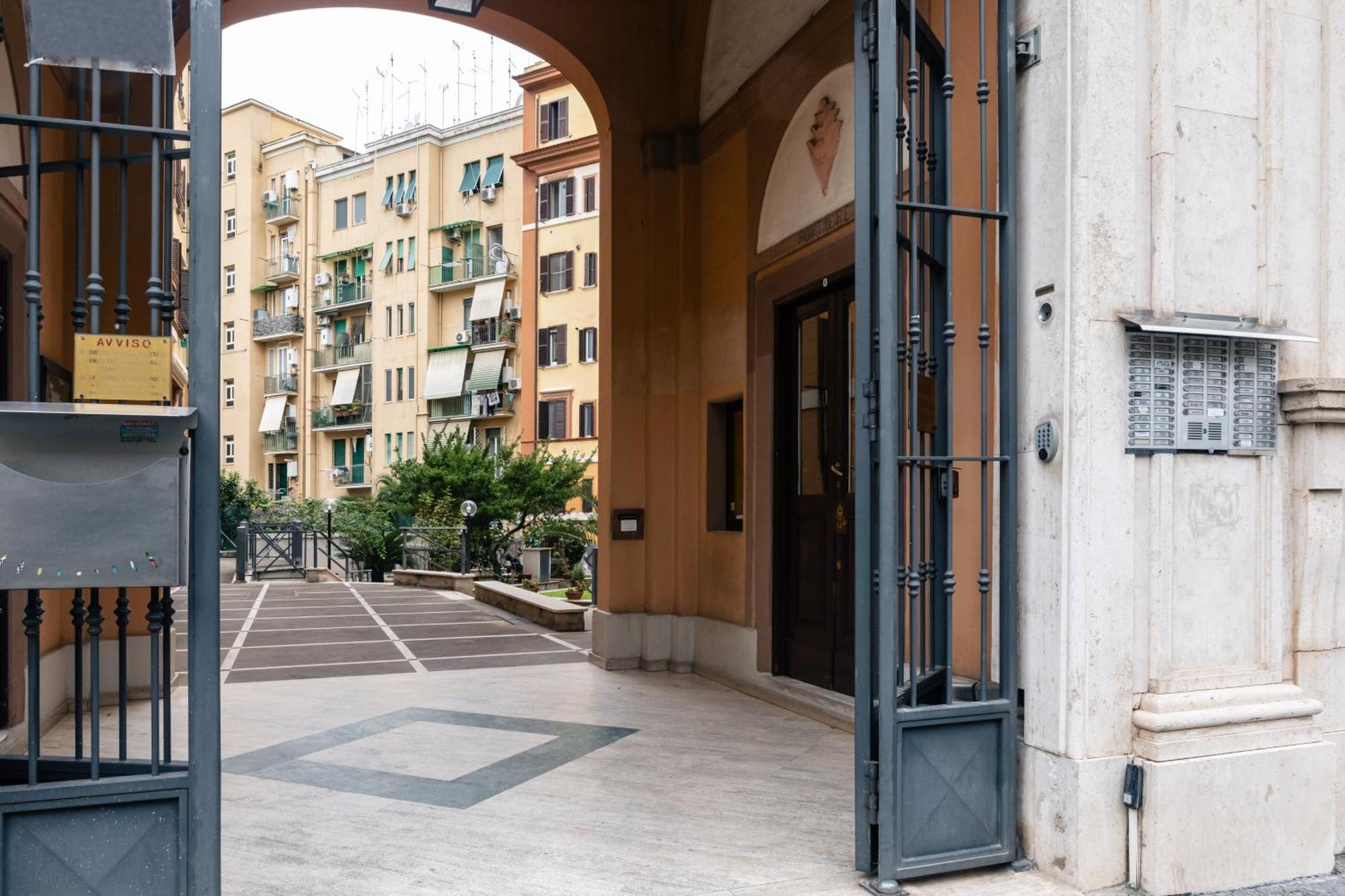 Apartamento Suitte In San Giovanni Near Basilica - - *