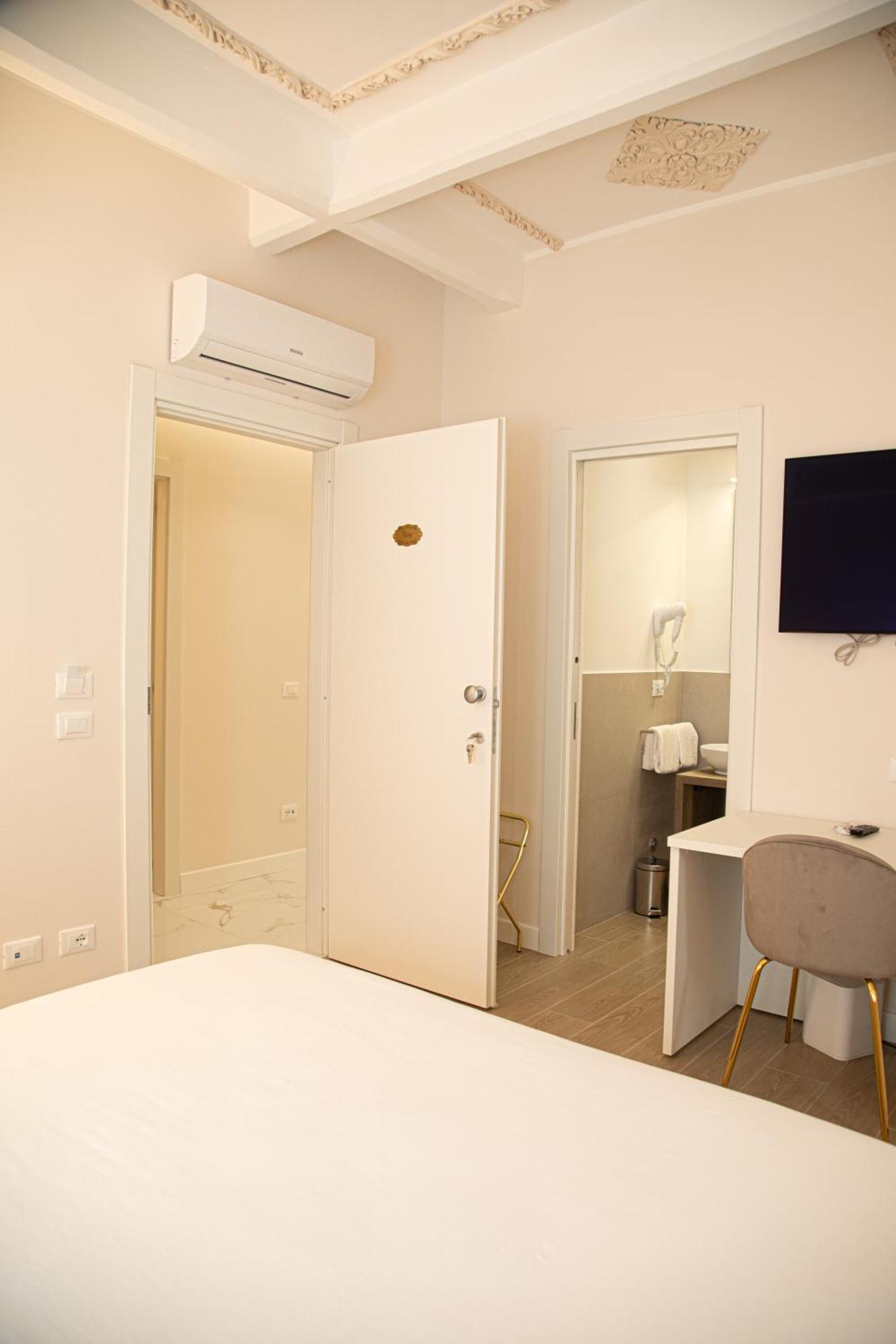 Roxy Luxury House Couette-café