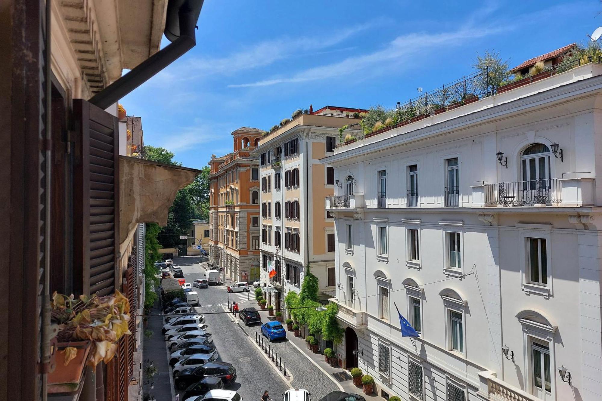 Classic Next To Popolo Square Apartment *