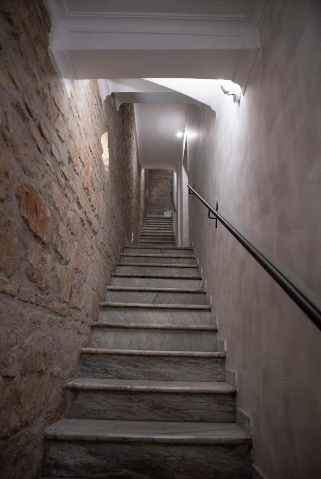 - 1 Floor * Rome