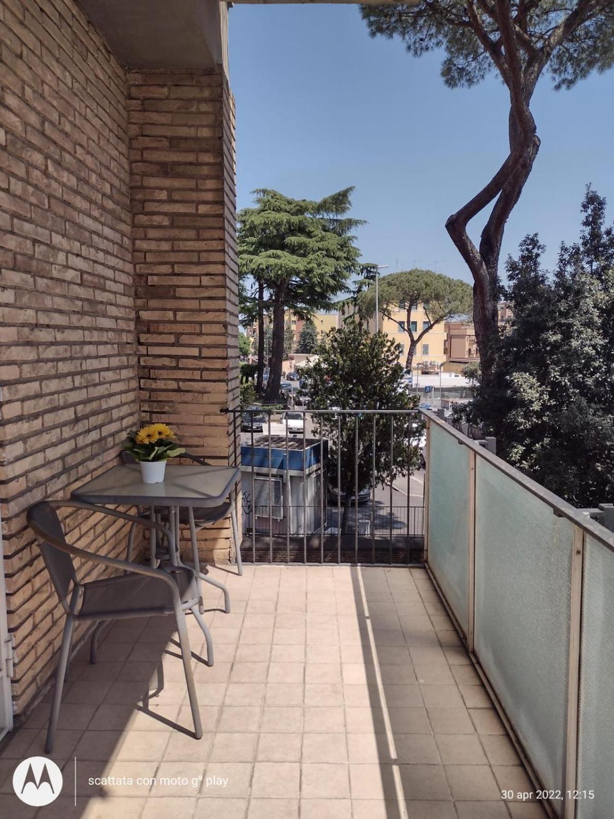 La Dolce Vita Bedrooms Near The Subway Guest house