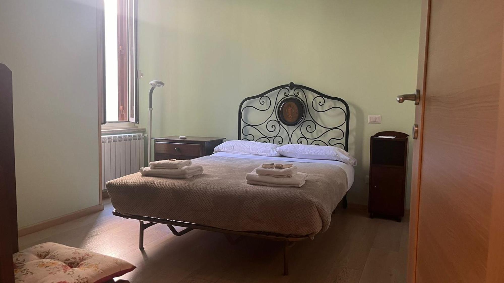 Flat 75 Sqm Sleeps 4 Popehs