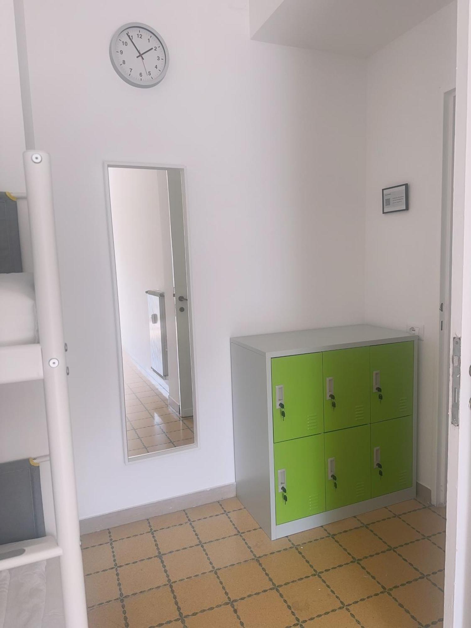 Lisa Hostel *