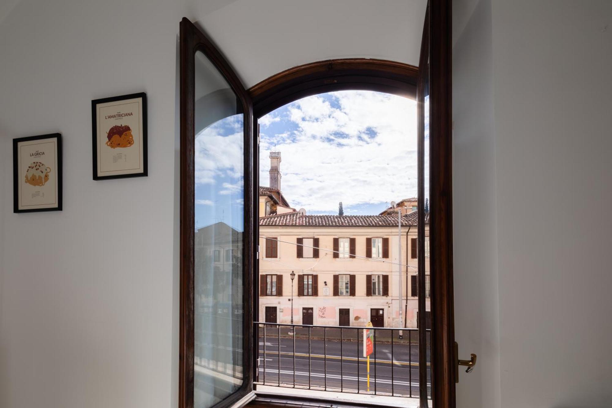 2 Bedrooms Flat Near The Colosseum Apartment Rome