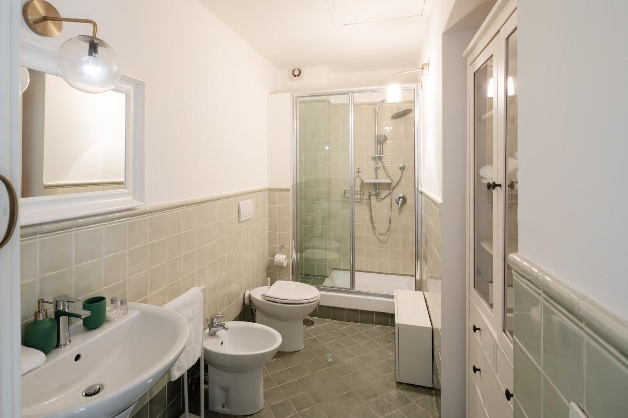 2 Bedrooms Flat Near The Colosseum Apartment Rome