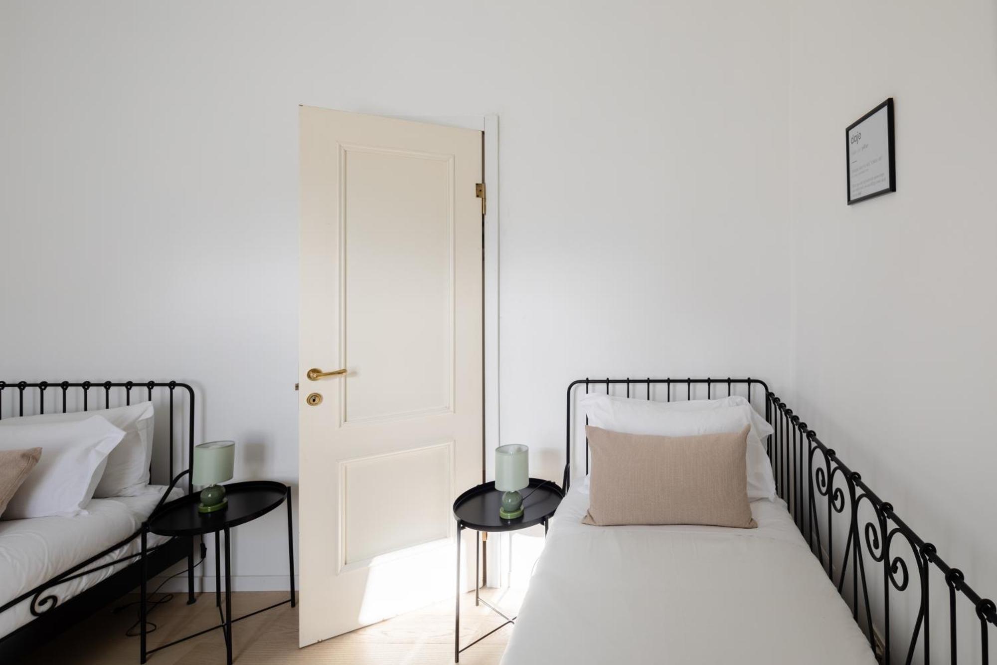 2 Bedrooms Flat Near The Colosseum Apartment Rome