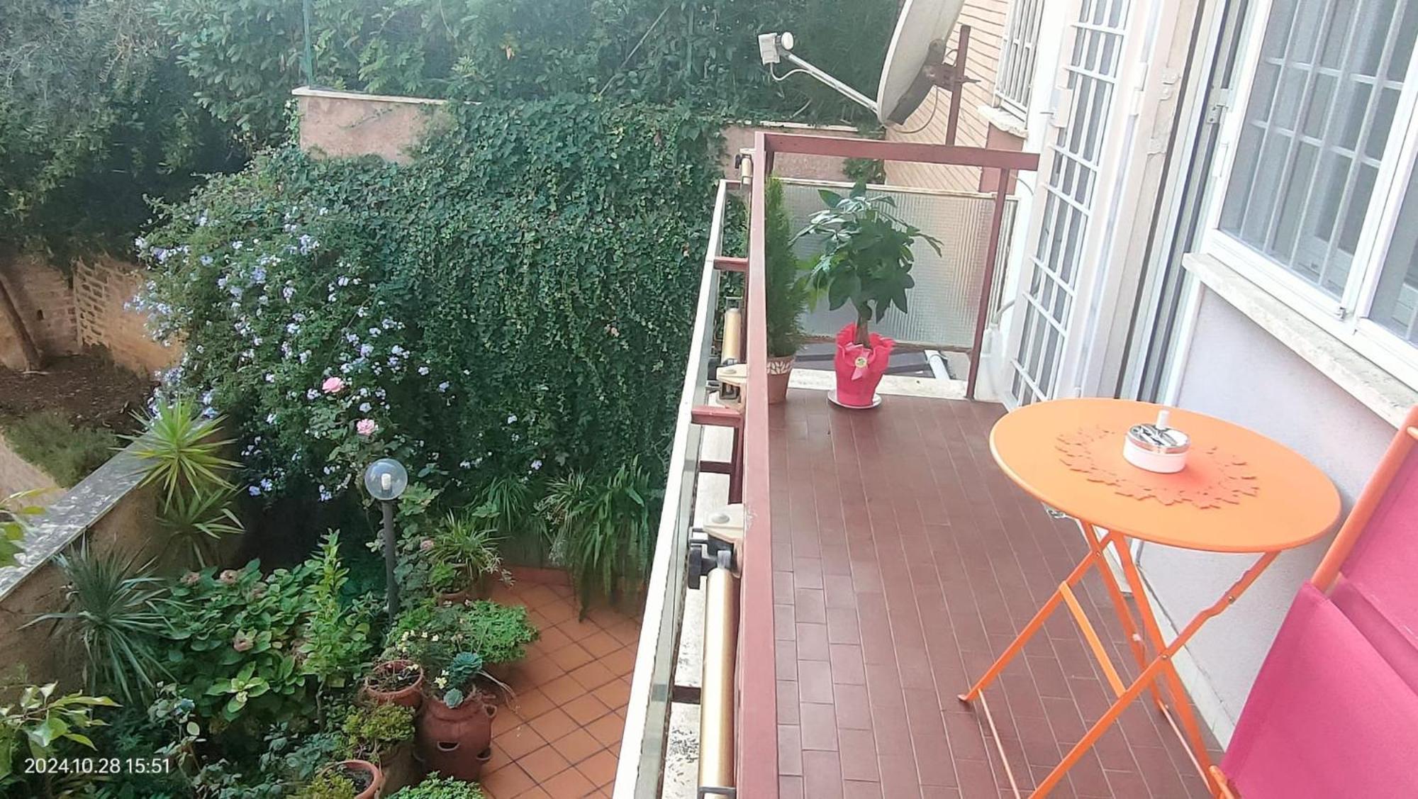 White Living R-home Apartment Rome