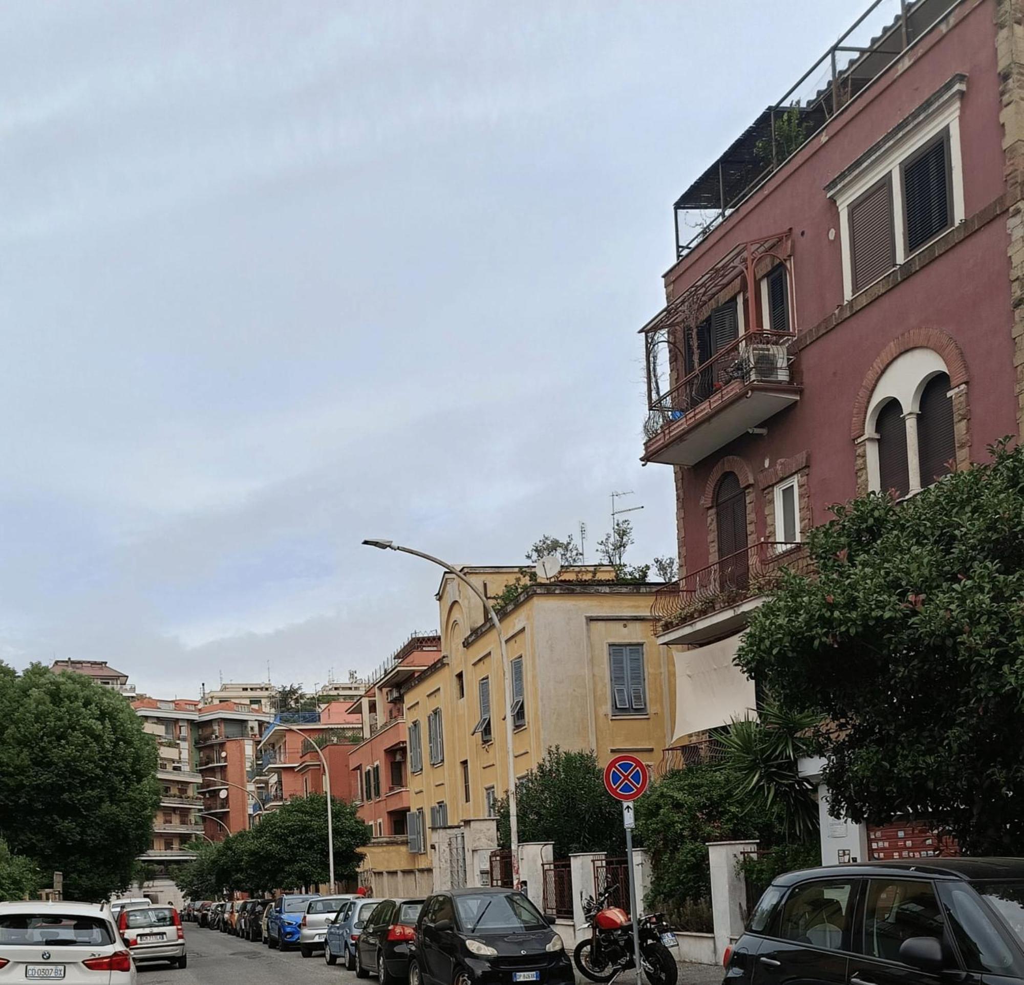 Trastevere Hill Colosseum *