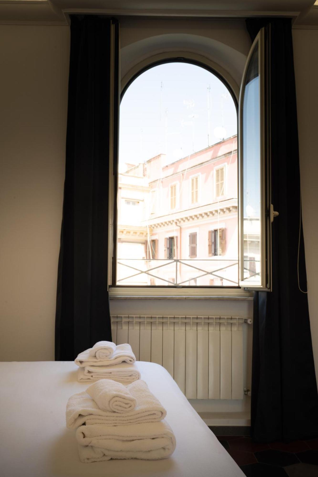 Urbe Colosseo Couette-café 2*
