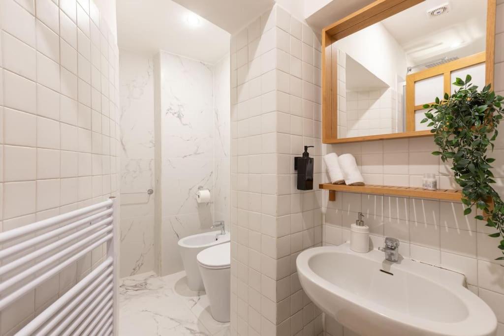 Historic Domus -100 Mt From The Colosseum And 1 Min Metro Appartement Rome