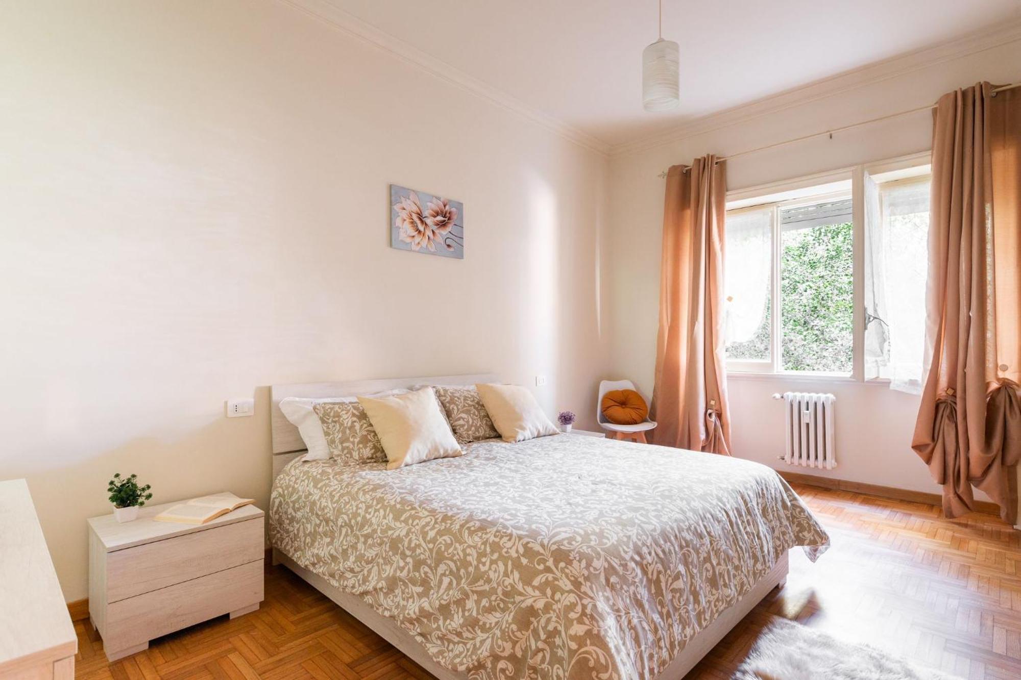 Apartment House Of Vatican Con Netflix E Ac Rome
