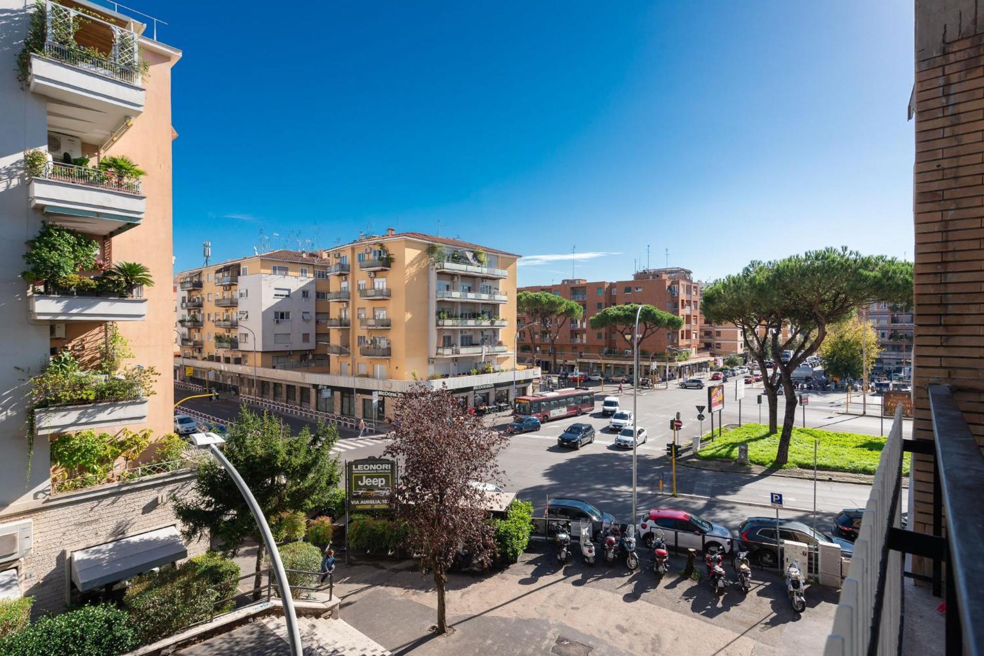 Apartment House Of Vatican Con Netflix E Ac Rome