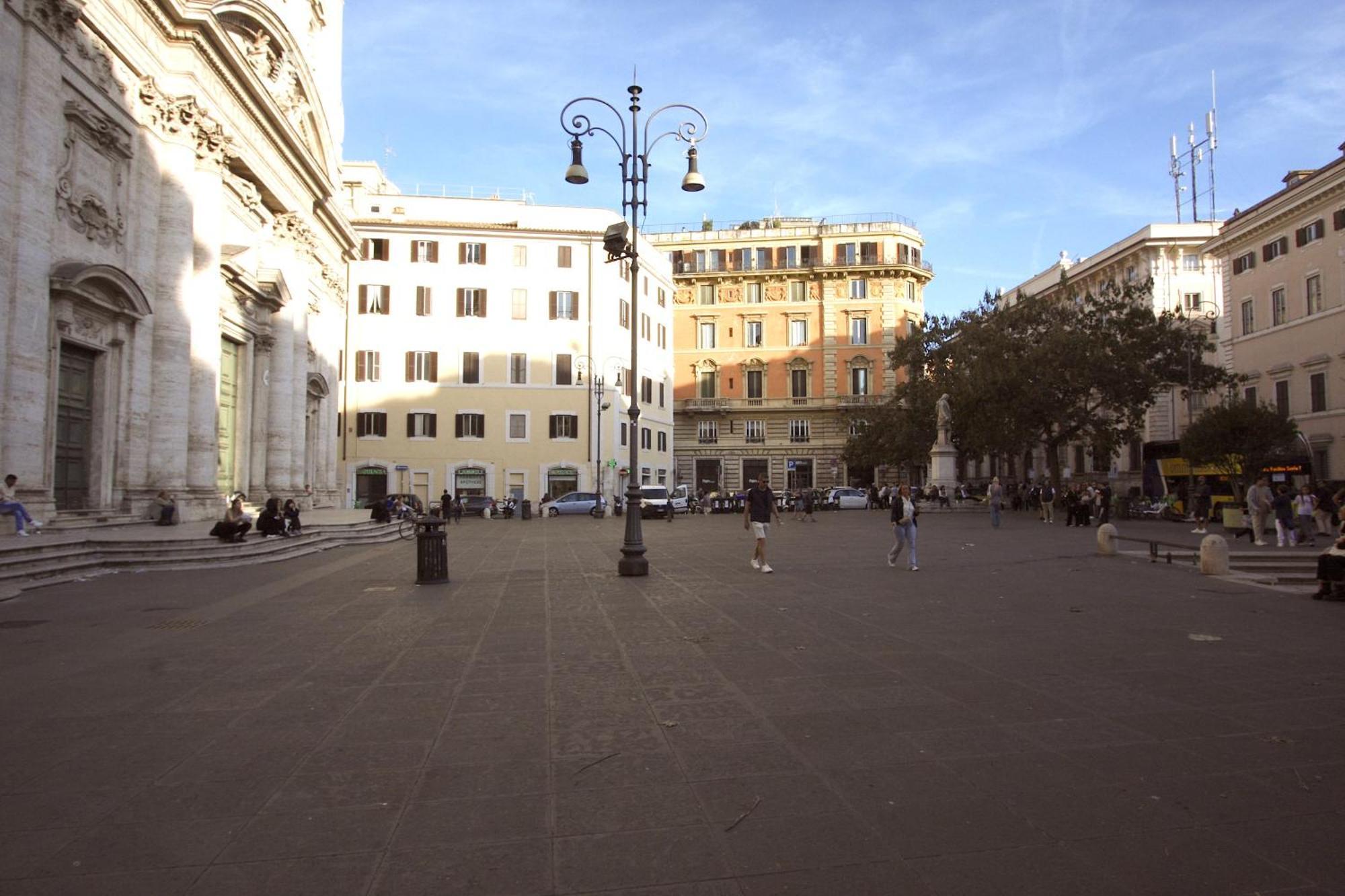 Apartment Floor In Campo De Fiori Rome