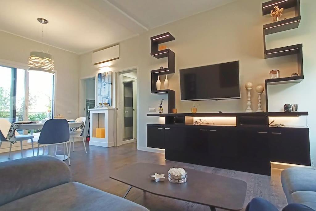 Elegant Metro A - By Openroma Apartment