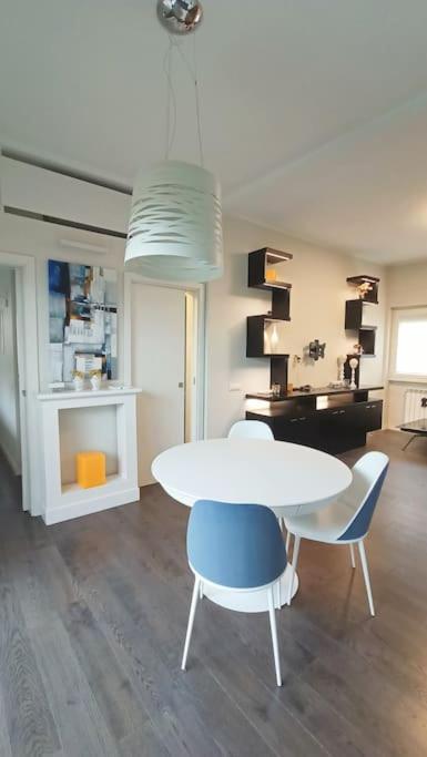 Elegant Metro A - By Openroma Apartment *