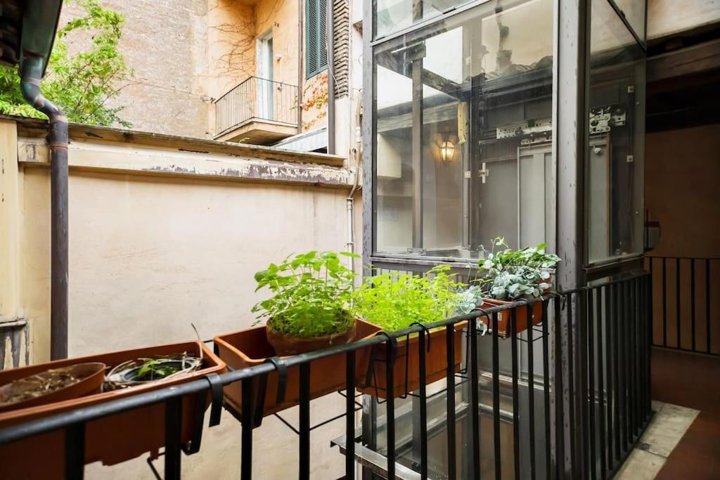 Live - Luxury Pantheon View Apartment *