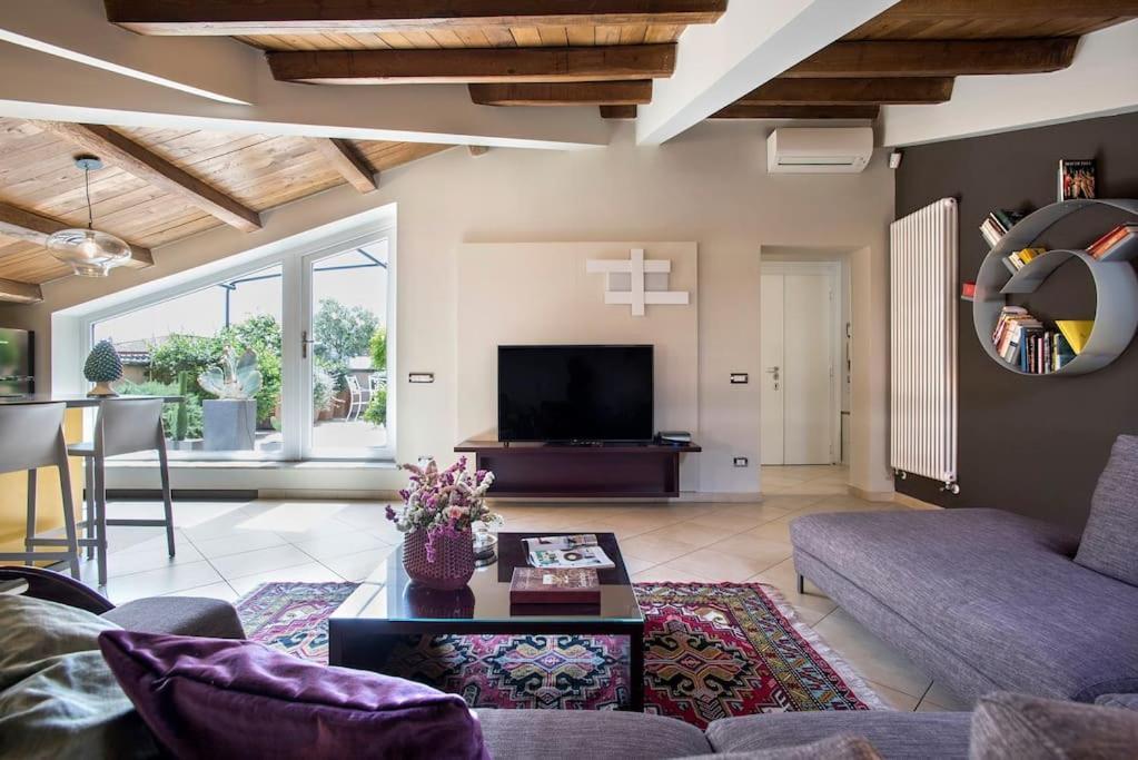 Exclusive Views From A Sunny Attic Apartment! Apartment