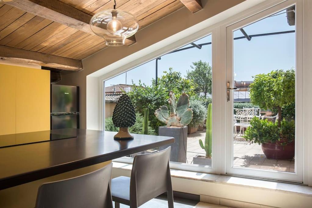 Exclusive Views From A Sunny Attic Apartment! * Rome