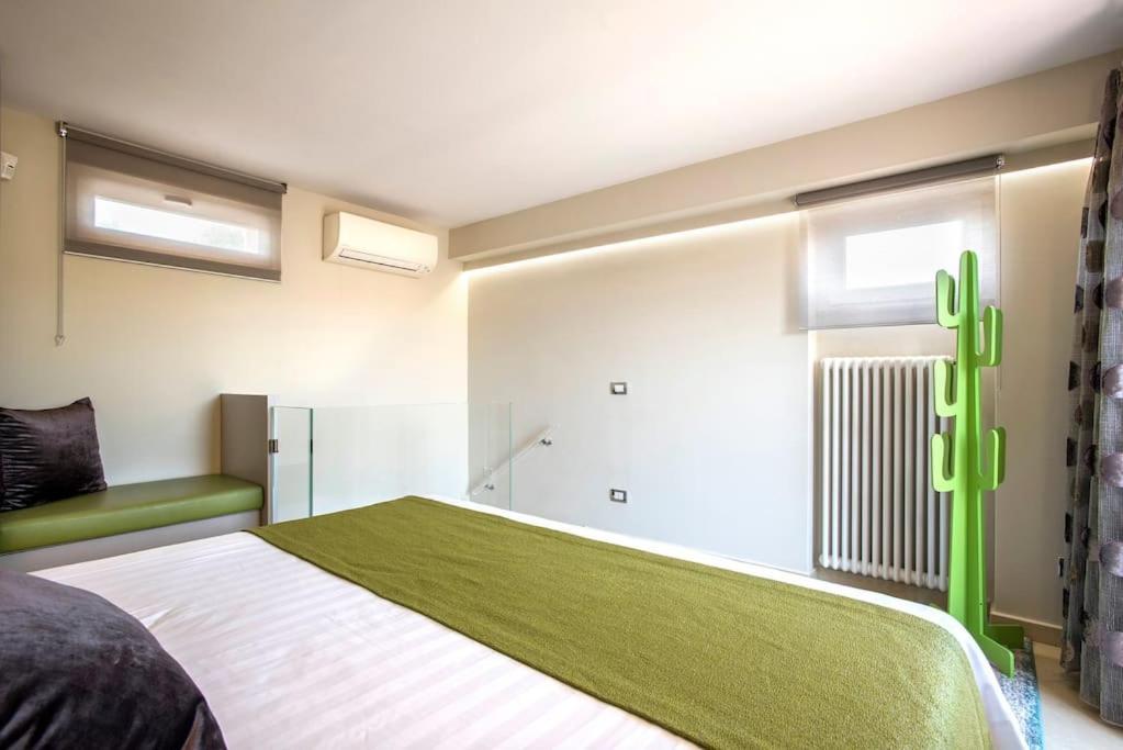 Exclusive Views From A Sunny Attic Apartment! * Rome