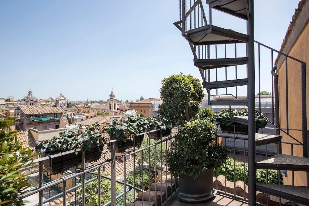 Exclusive Views From A Sunny Attic Apartment! * Rome