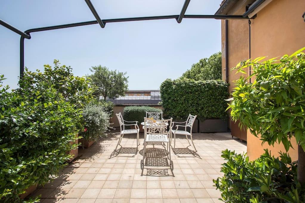 Exclusive Views From A Sunny Attic Apartment! * Rome