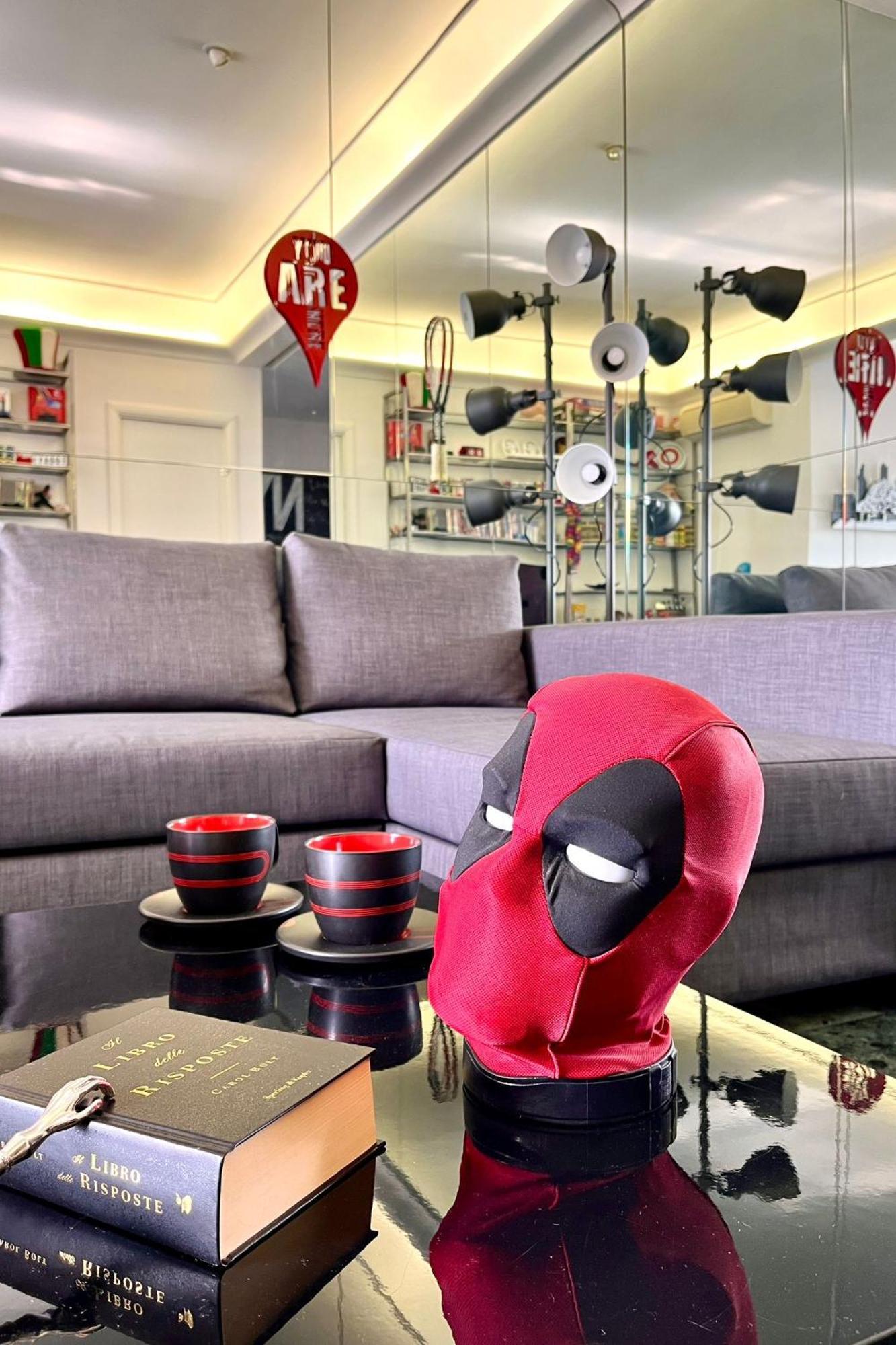 Comics Penthouse, Funny Flat Nearby Colosseum