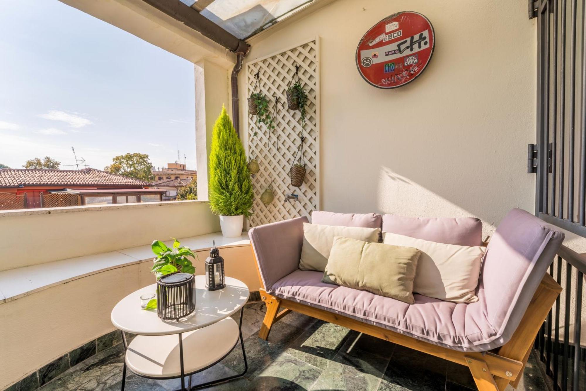 Comics Penthouse, Funny Flat Nearby Colosseum *