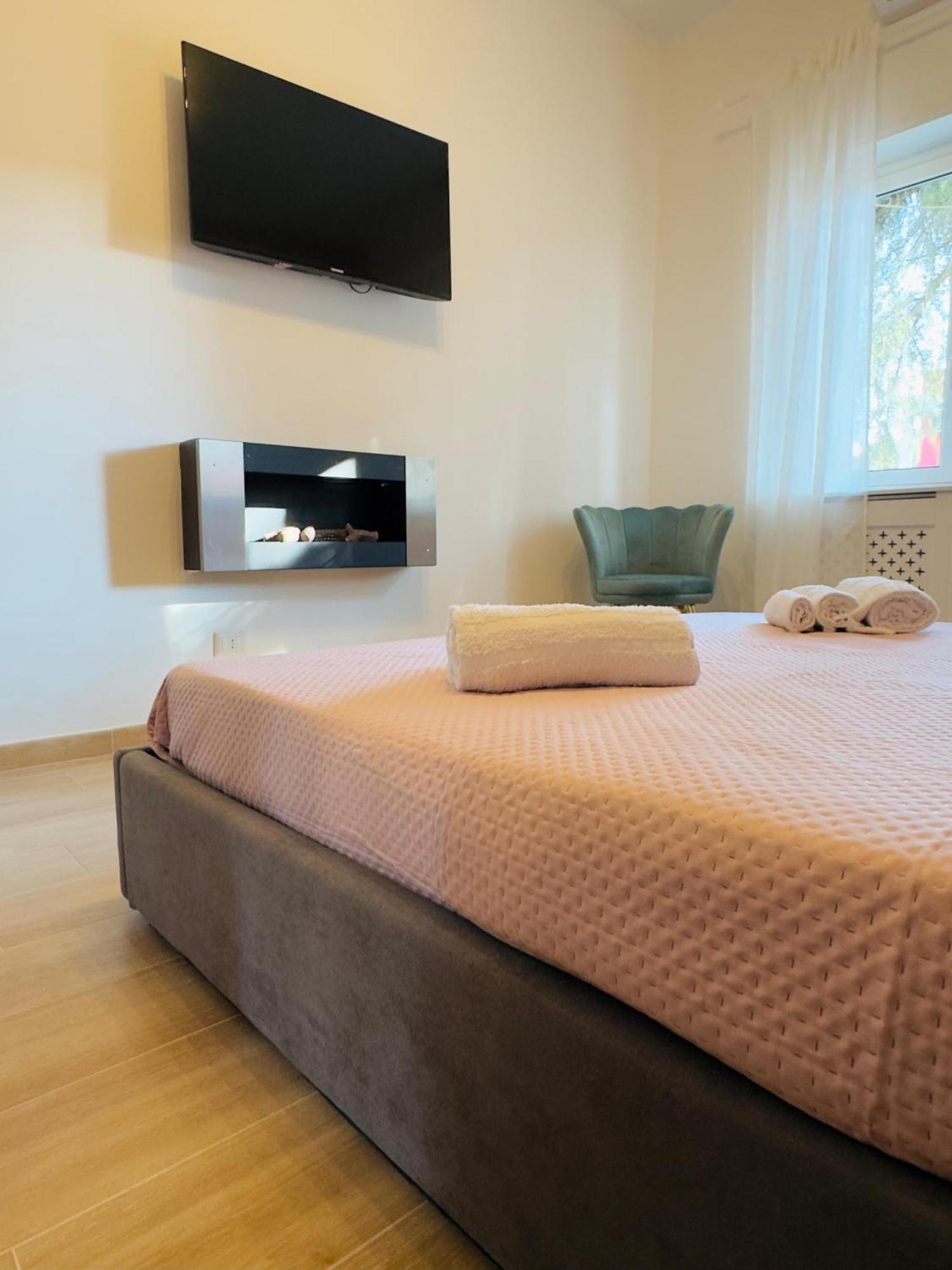 Alexander Charme In Apartment Rome