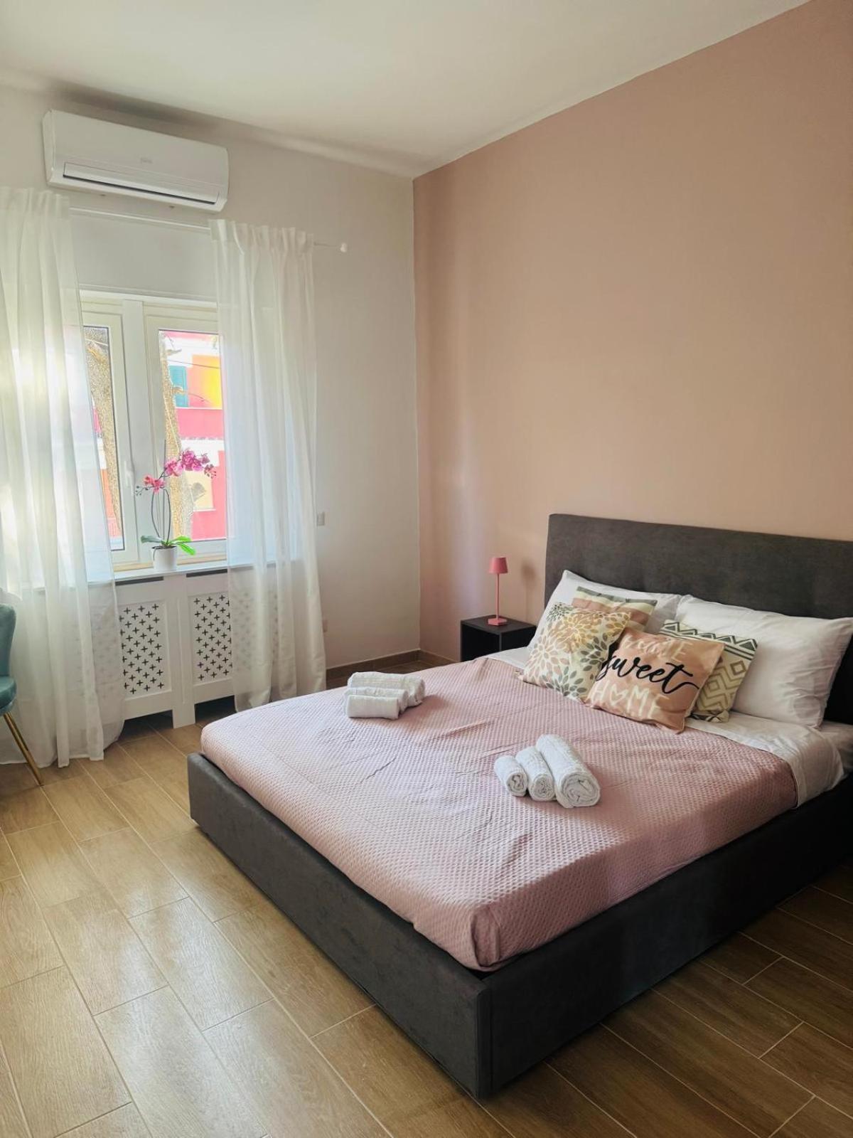 Alexander Charme In Apartment Rome