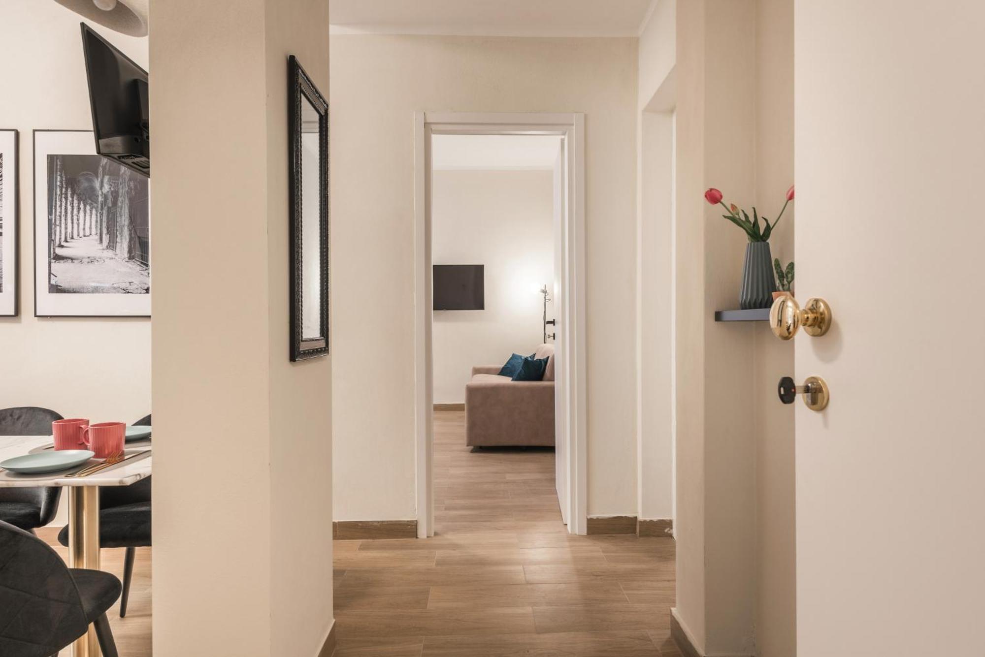 C1 Class Apartments, 2 Delux, Max 6 Persone Distante 15 Minuti A Piedi Da Fontana Di Trevi *