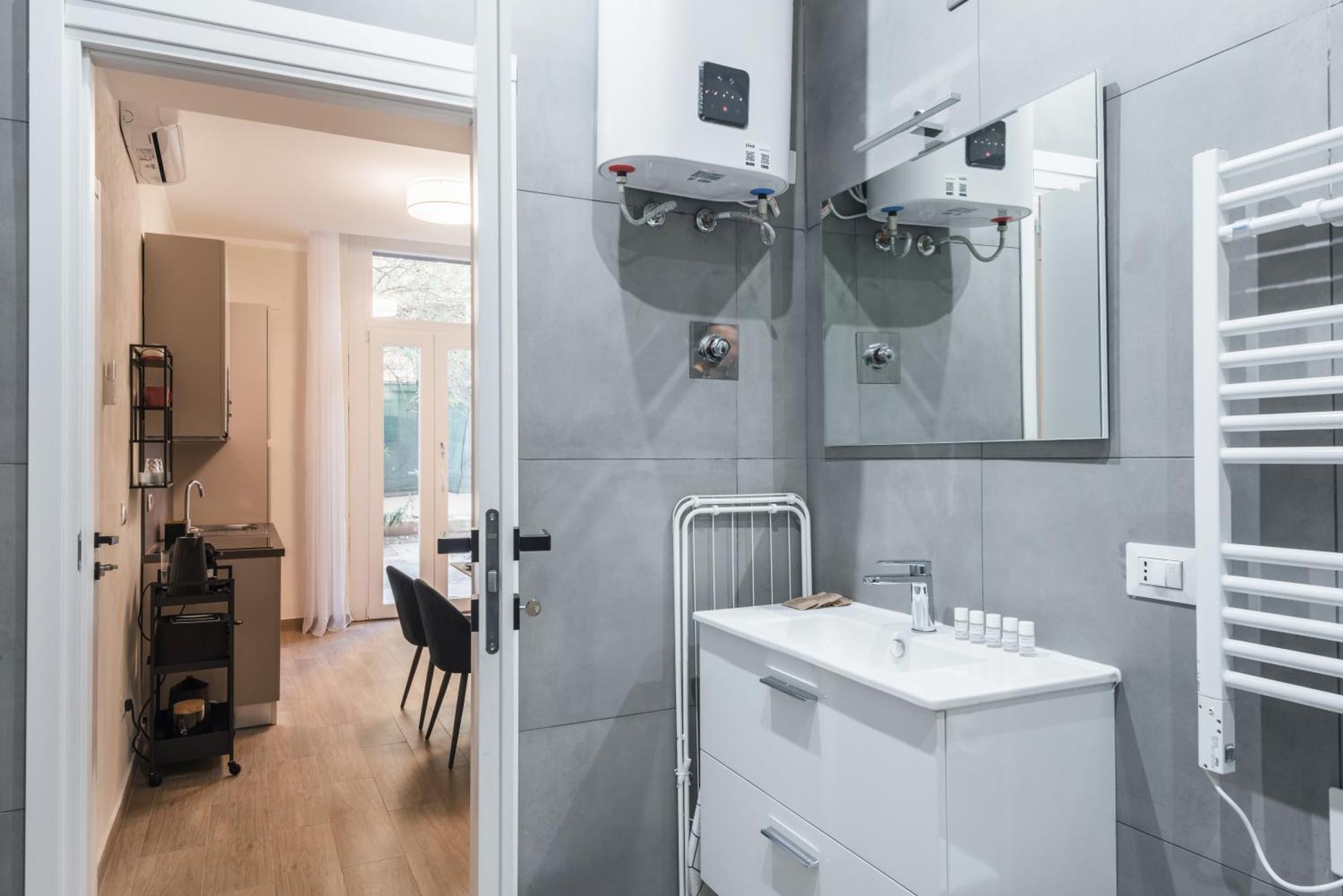C1 Class Apartments, 2 Delux, Max 6 Persone Distante 15 Minuti A Piedi Da Fontana Di Trevi * Roma