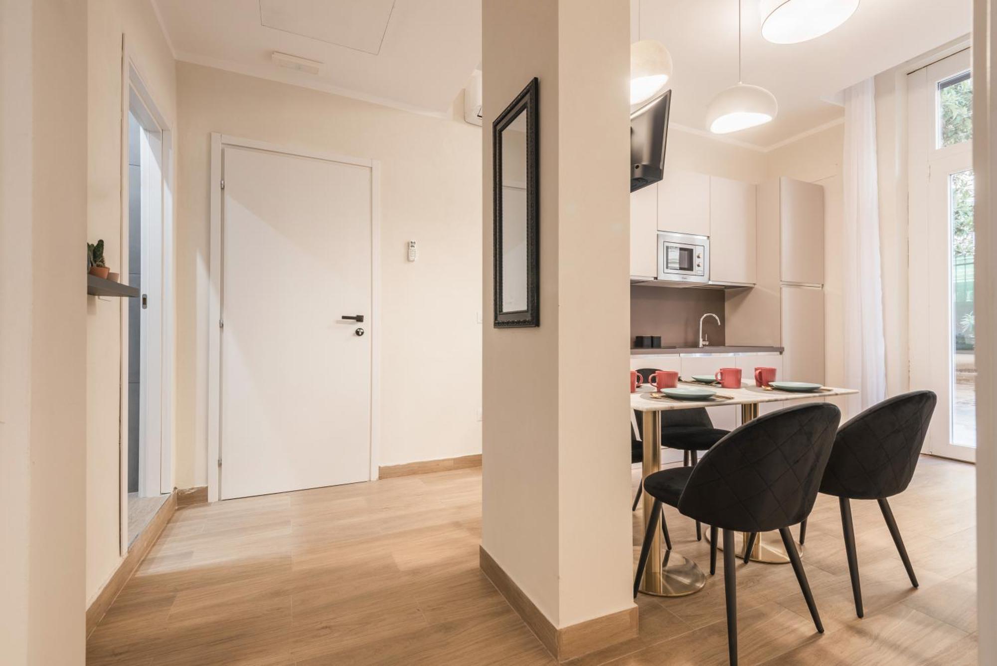 Appartamento C1 Class Apartments, 2 Delux, Max 6 Persone Distante 15 Minuti A Piedi Da Fontana Di Trevi *