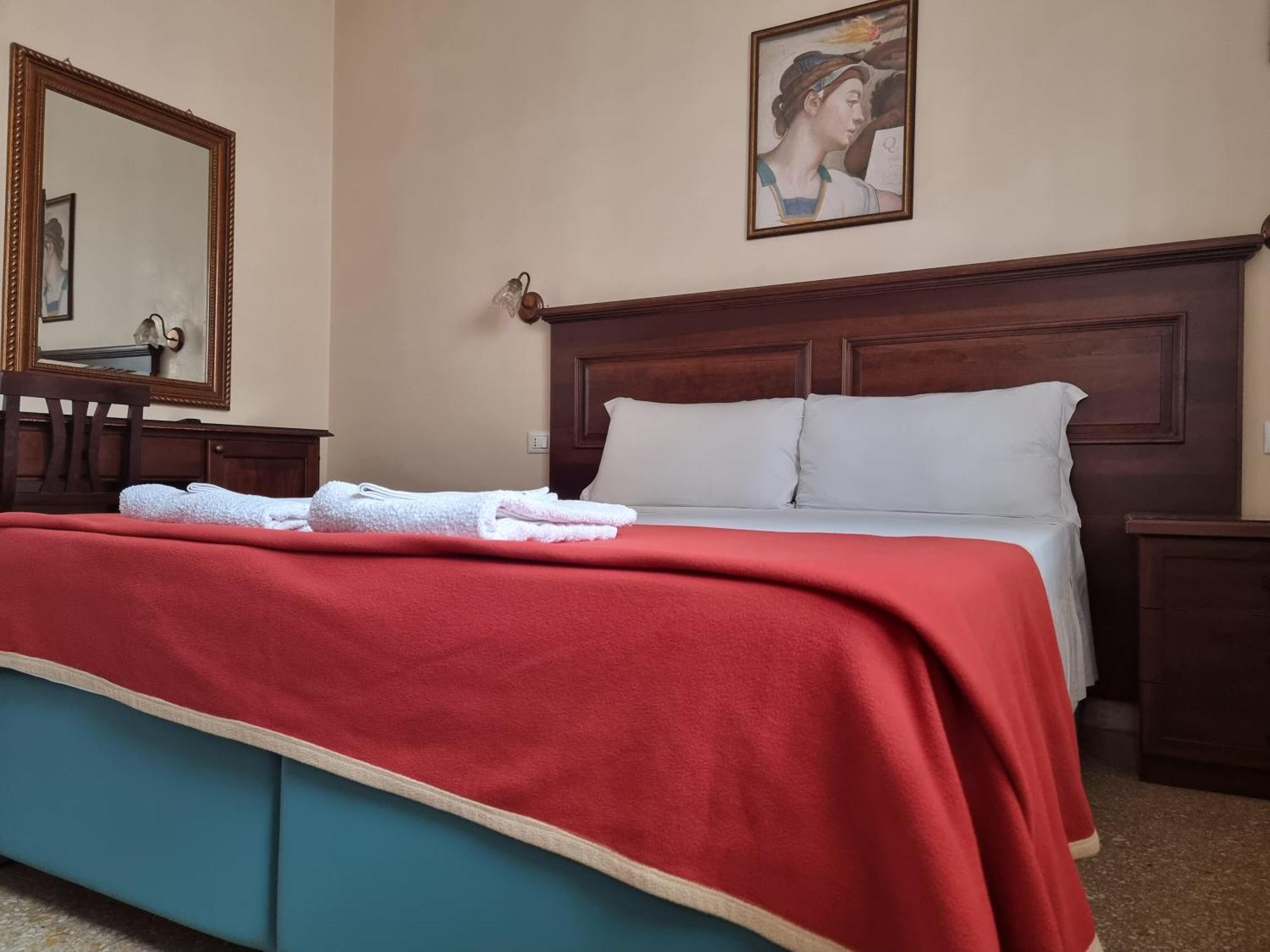 Domi 10 Apartment, Stazione Termini, Via Curtatone 12