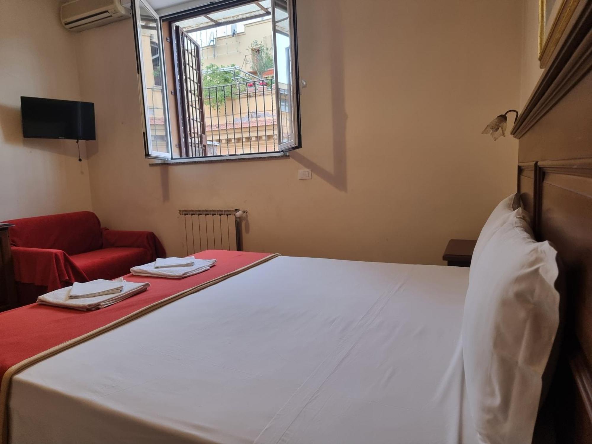 Apartment Domi 10 Apartment, Stazione Termini, Via Curtatone 12 Rome