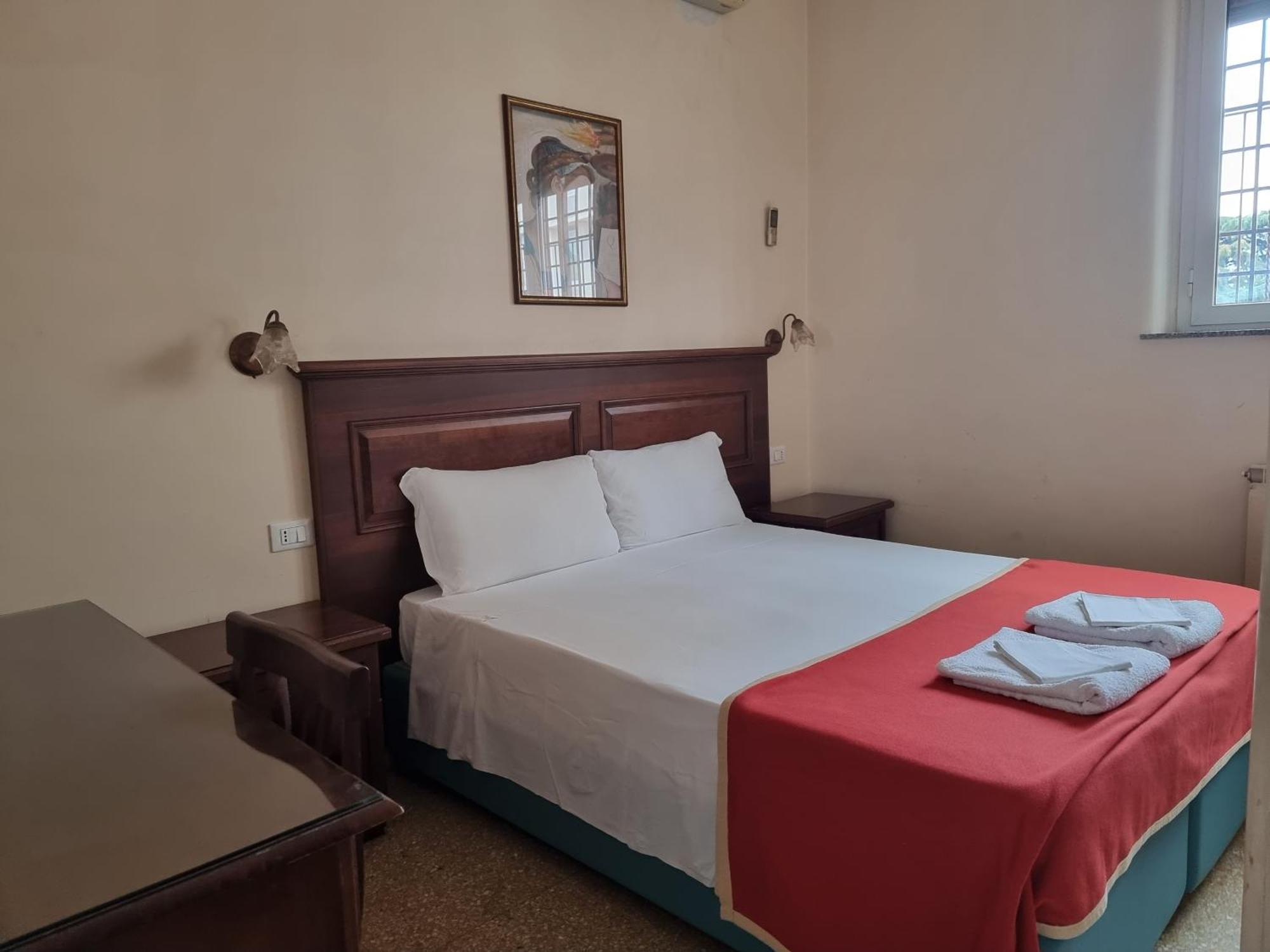 Domi 10 Apartment, Stazione Termini, Via Curtatone 12