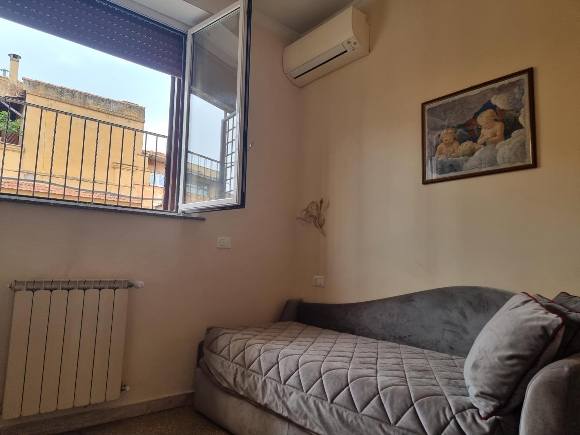 Apartment Domi 10 Apartment, Stazione Termini, Via Curtatone 12