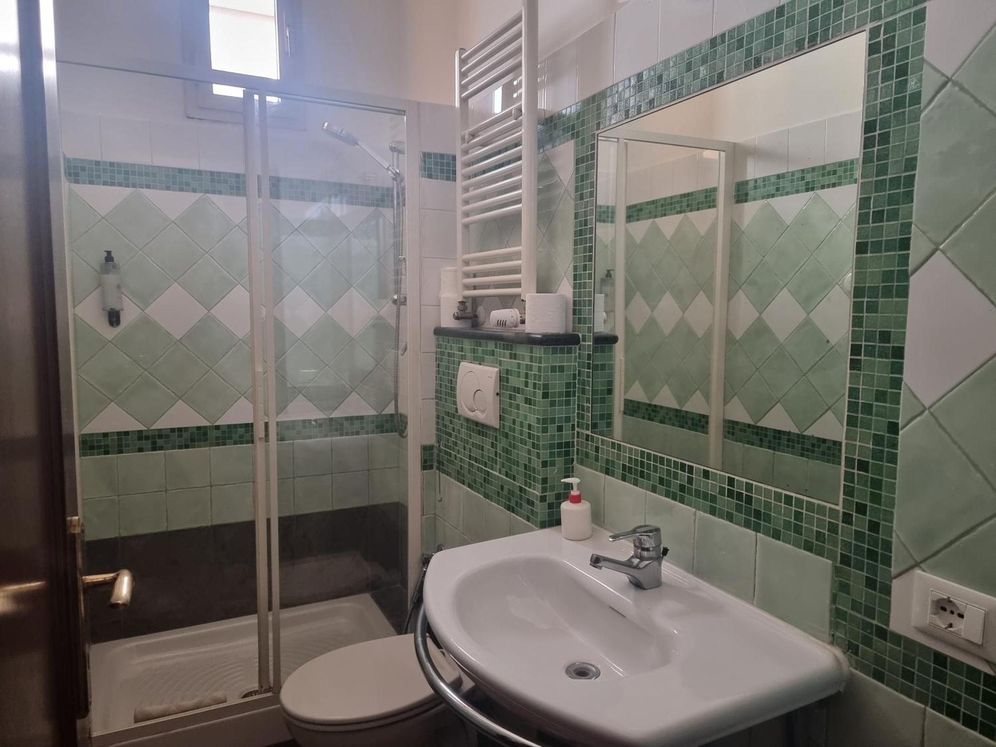 Domi 10 Apartment, Stazione Termini, Via Curtatone 12 *