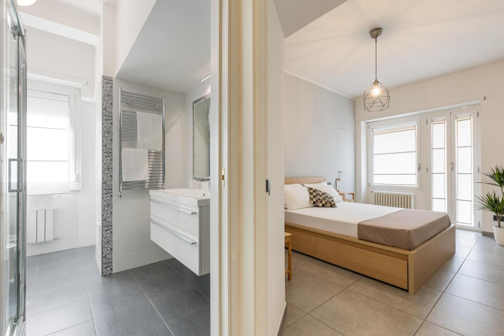 Urban Light House -10 Minuti Dalla Metro Apartment *